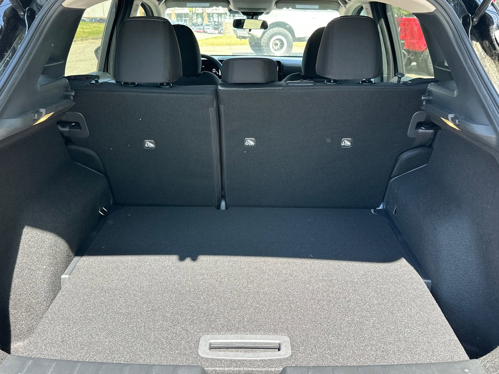 New 2026 Nissan Kicks SV w/ Charging Package FWD image 14