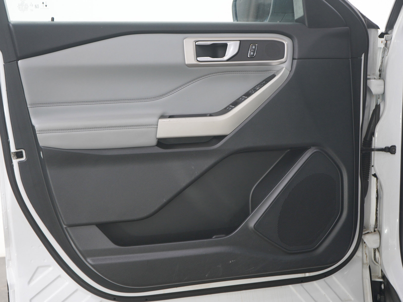 Used 2021 Ford Explorer XLT w/ XLT Sport Appearance Package image 22