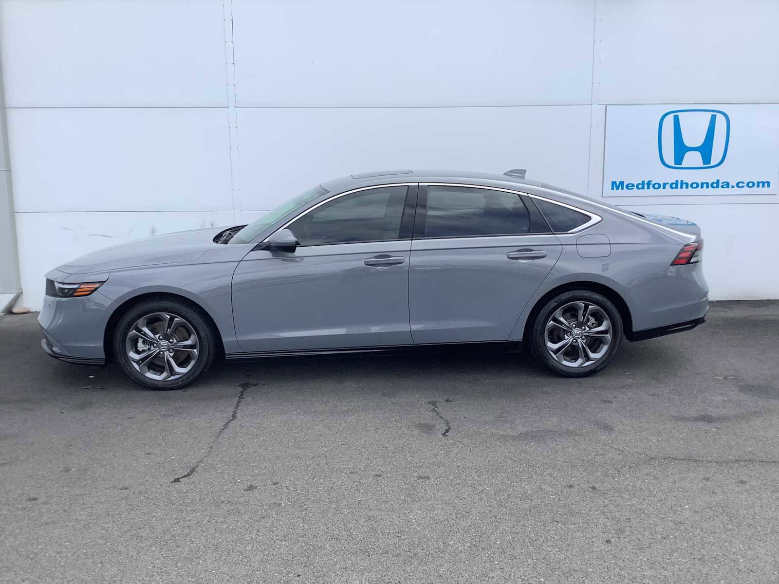 Used 2025 Honda Accord EX-L image 3