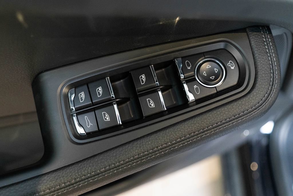 Certified 2026 Porsche Macan S AWD/4WD image 18