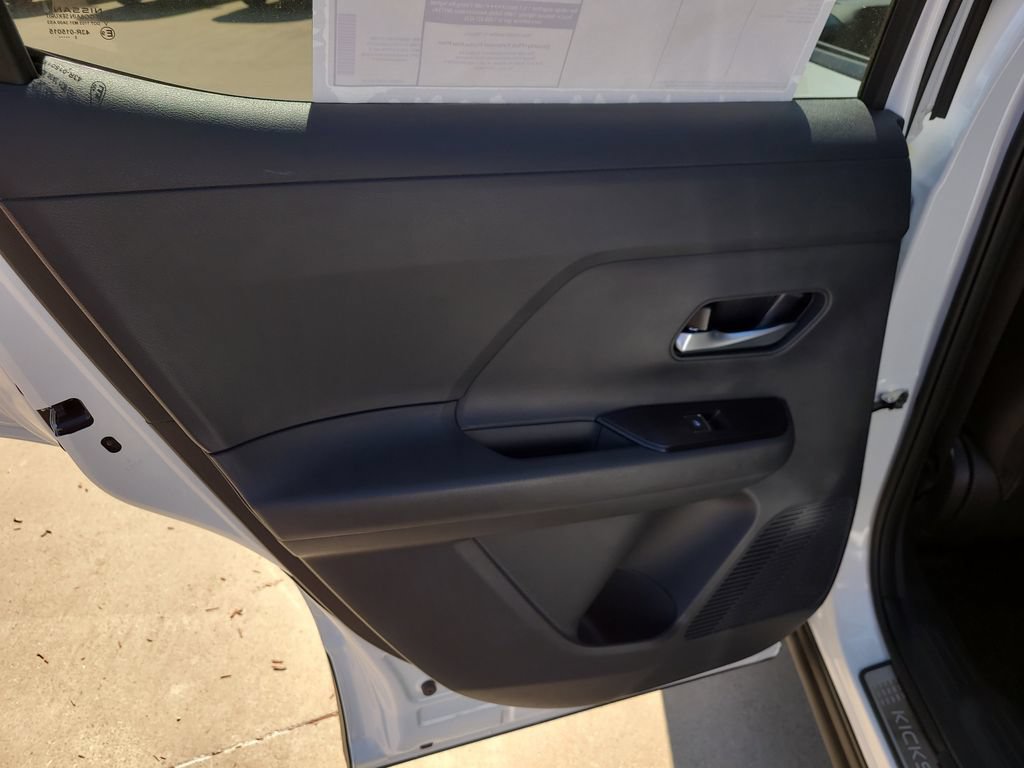New 2026 Nissan Kicks SR w/ Illumination Package FWD image 12