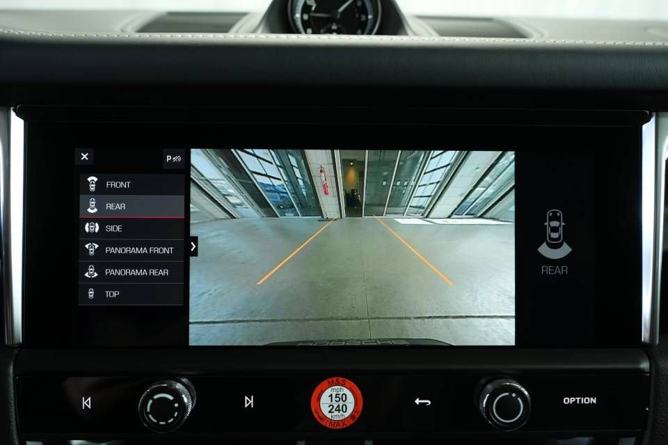 Certified 2025 Porsche Macan AWD/4WD image 19