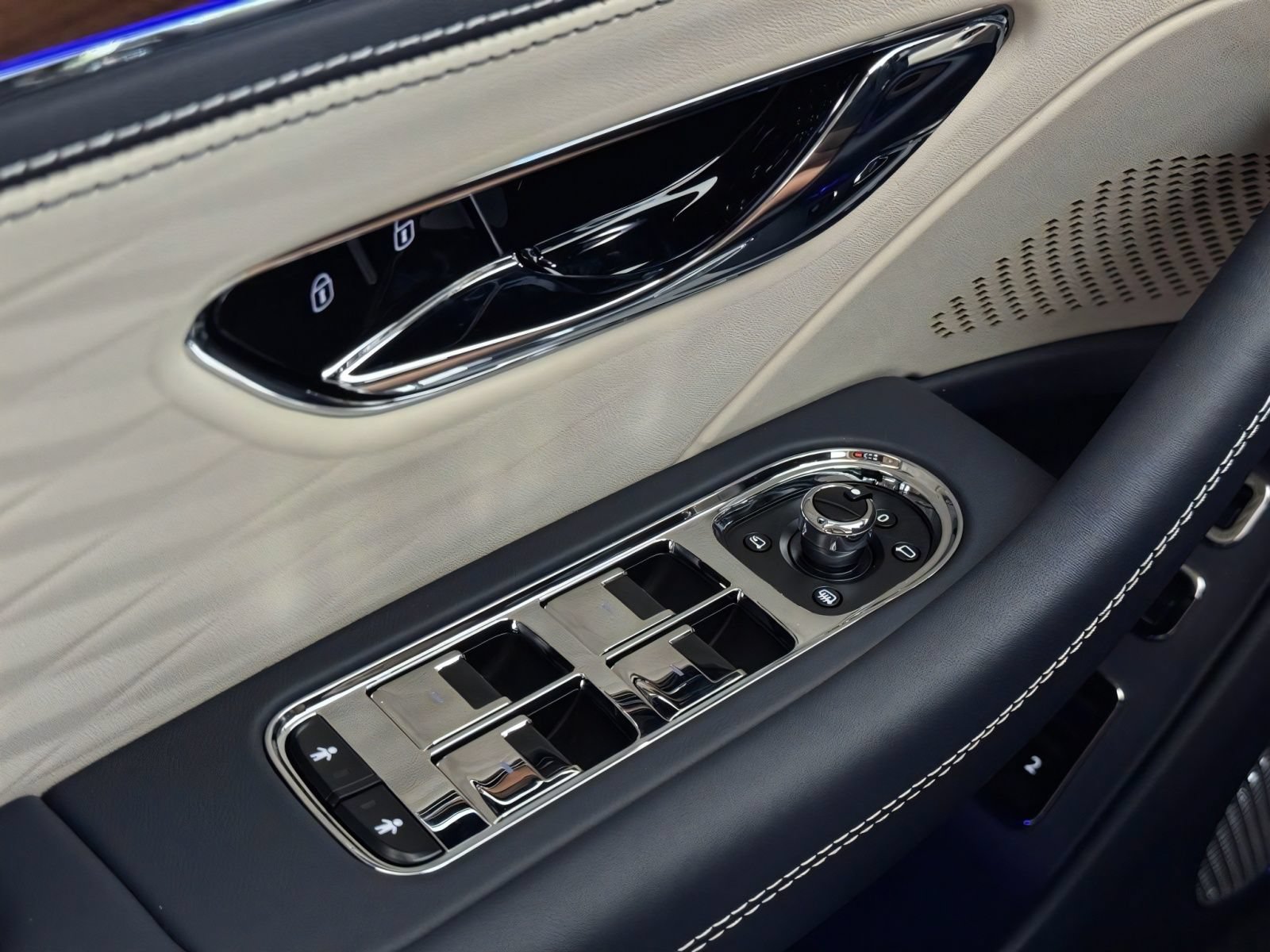 New 2026 Bentley Flying Spur Plug-In Hybrid AWD/4WD image 13