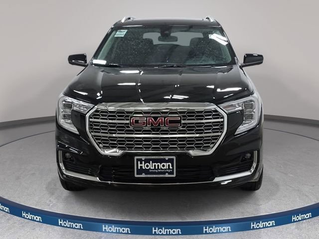 Used 2024 GMC Terrain Denali w/ Denali Premium Package AWD/4WD image 3