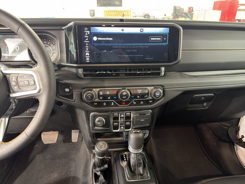 Used 2024 Jeep Wrangler Unlimited Sahara w/ Technology Group AWD/4WD image 6