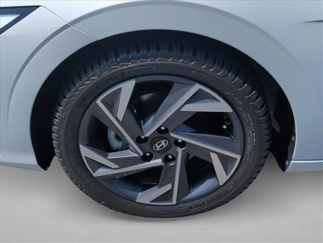 Certified 2025 Hyundai Elantra Limited FWD image 30