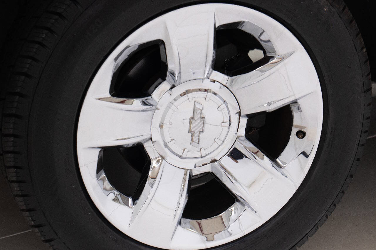 Used 2015 Chevrolet Suburban LTZ image 88