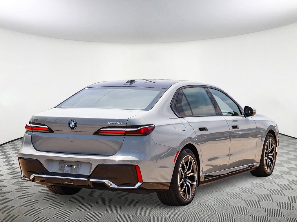 Used 2025 BMW i7 xDrive60 AWD/4WD image 4