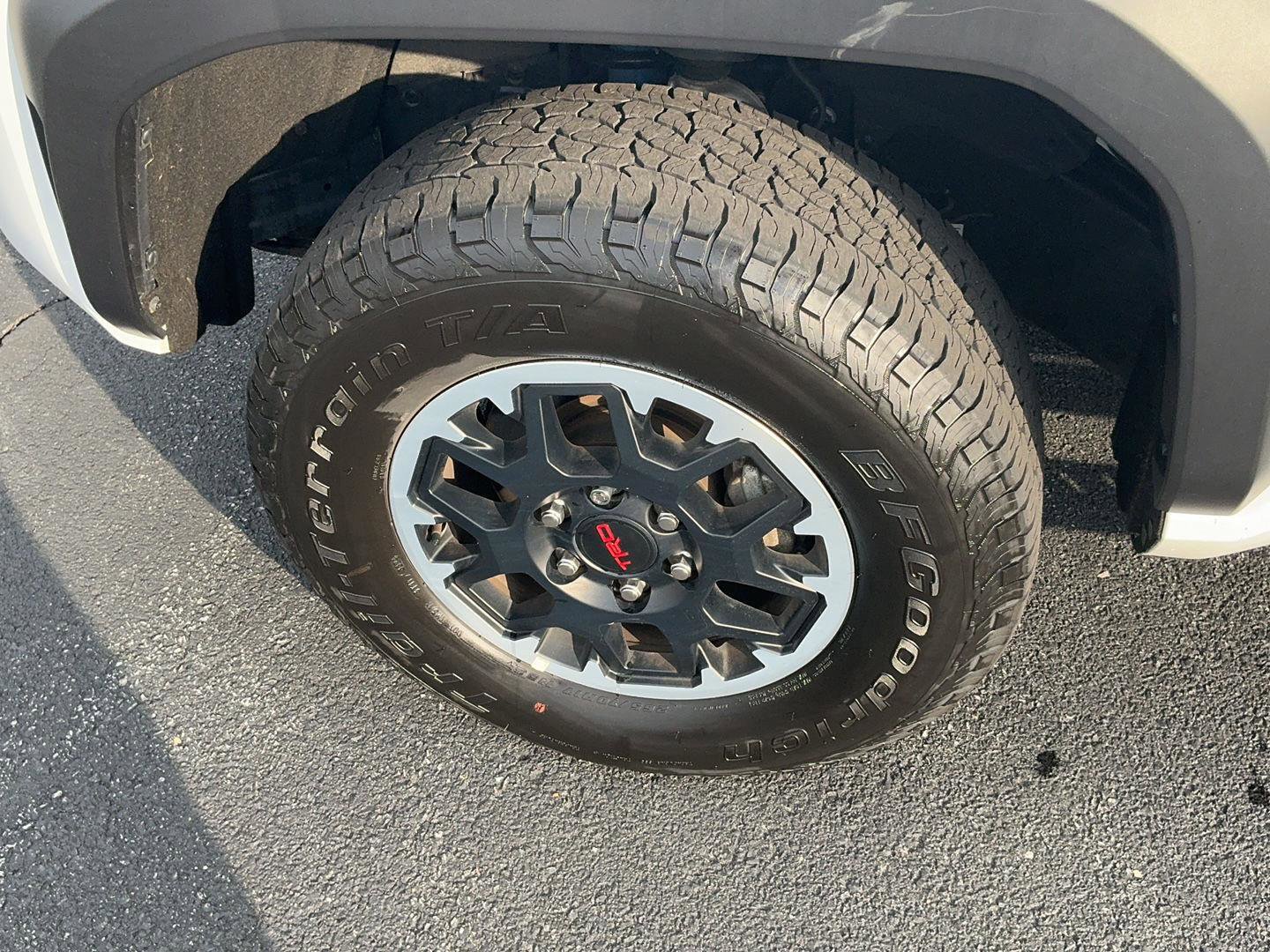 Certified 2024 Toyota Tacoma TRD Off-Road AWD/4WD image 12