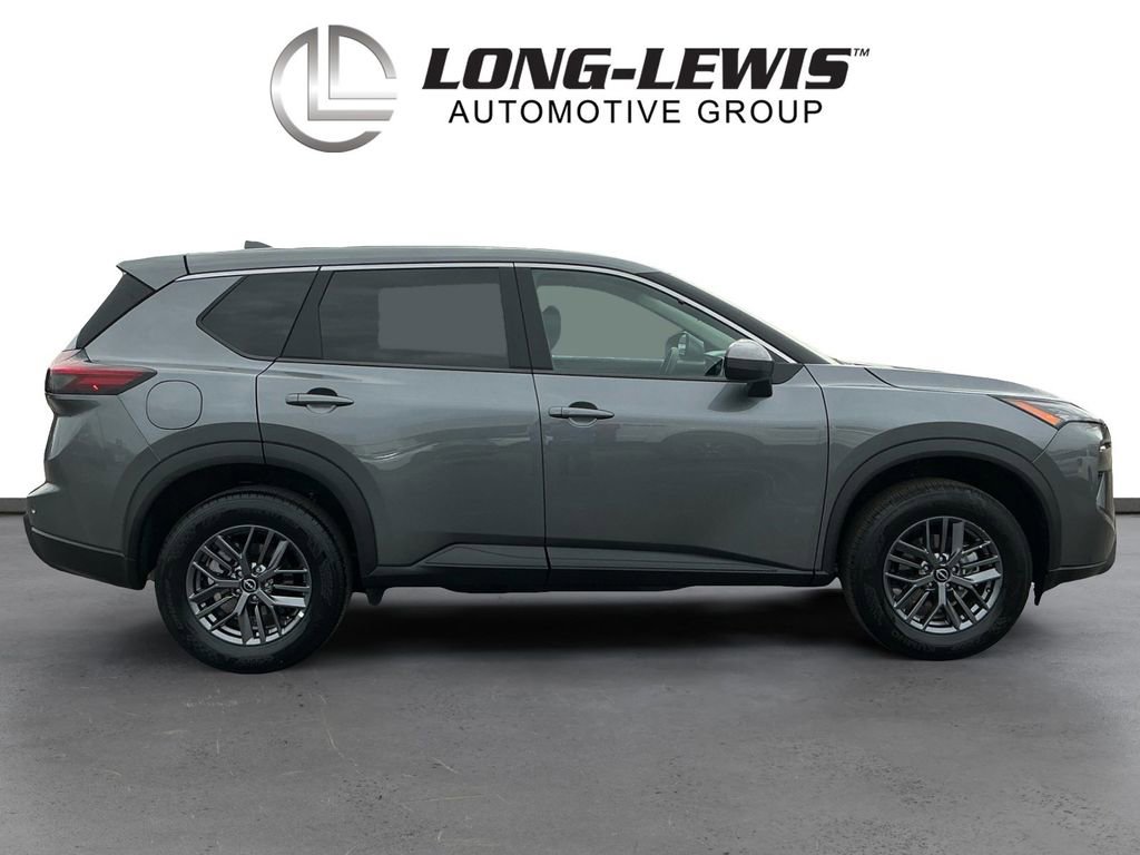 Used 2026 Nissan Rogue SV image 8