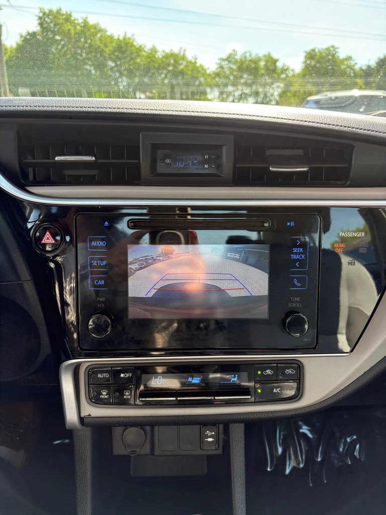 Used 2017 Toyota Corolla LE FWD image 18