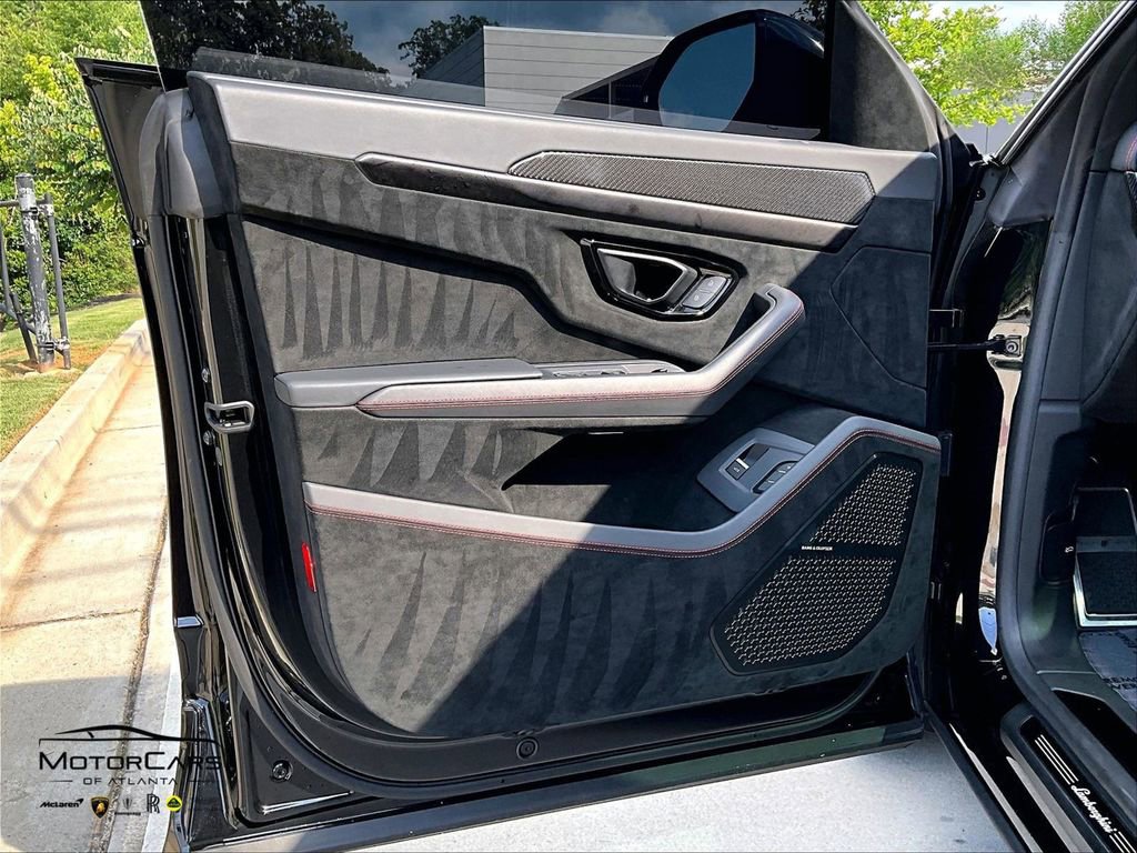 Used 2023 Lamborghini Urus Performante AWD/4WD image 21