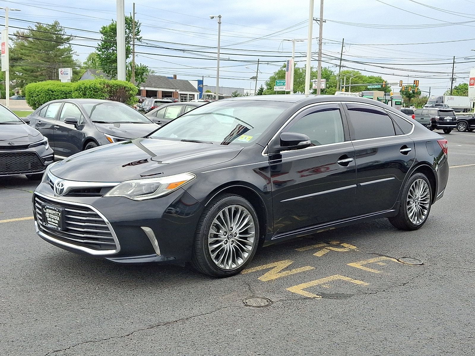 Used 2016 Toyota Avalon Limited w/ Protection Package FWD image 3