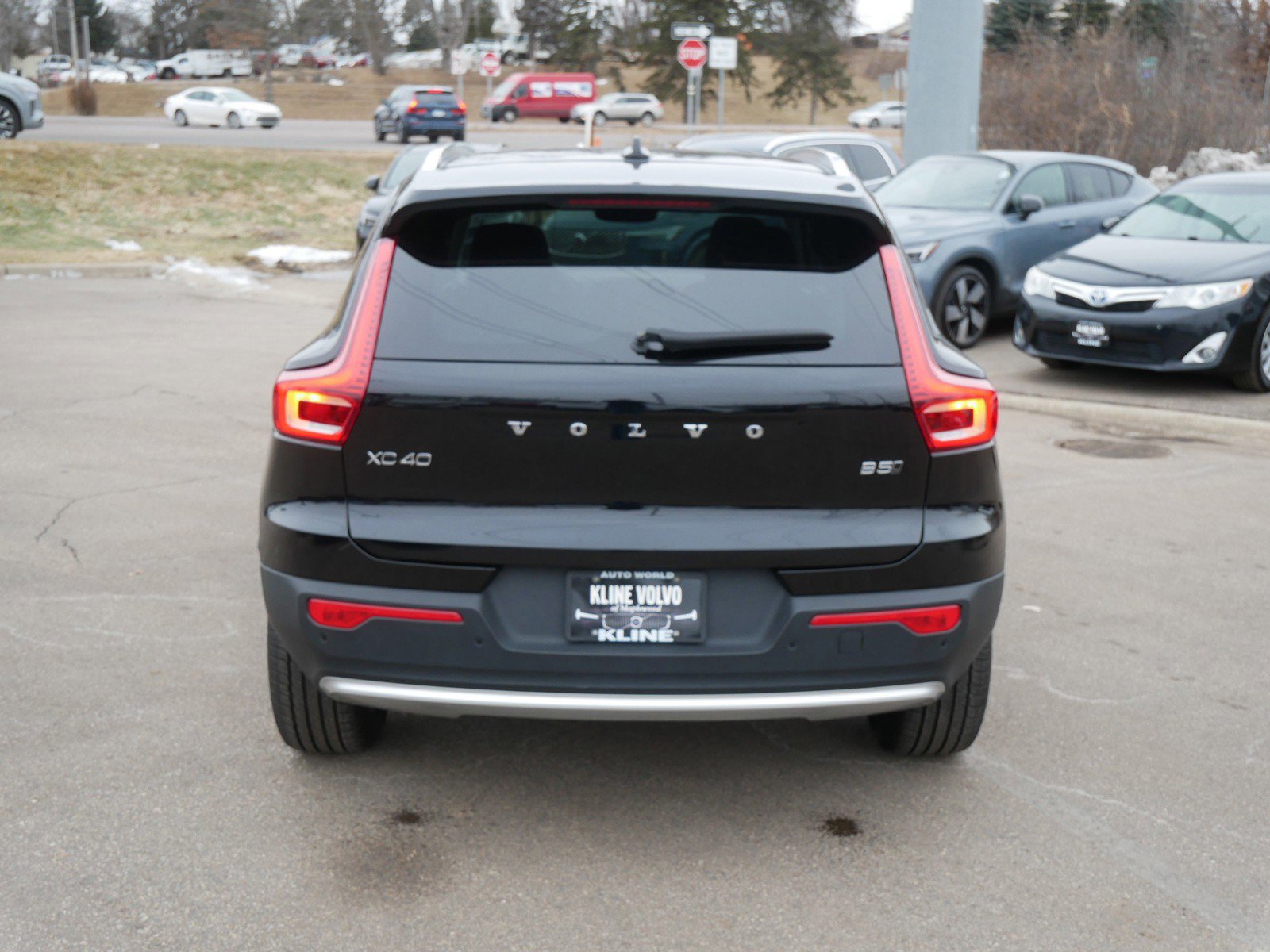 Used 2025 Volvo XC40 B5 Core image 6