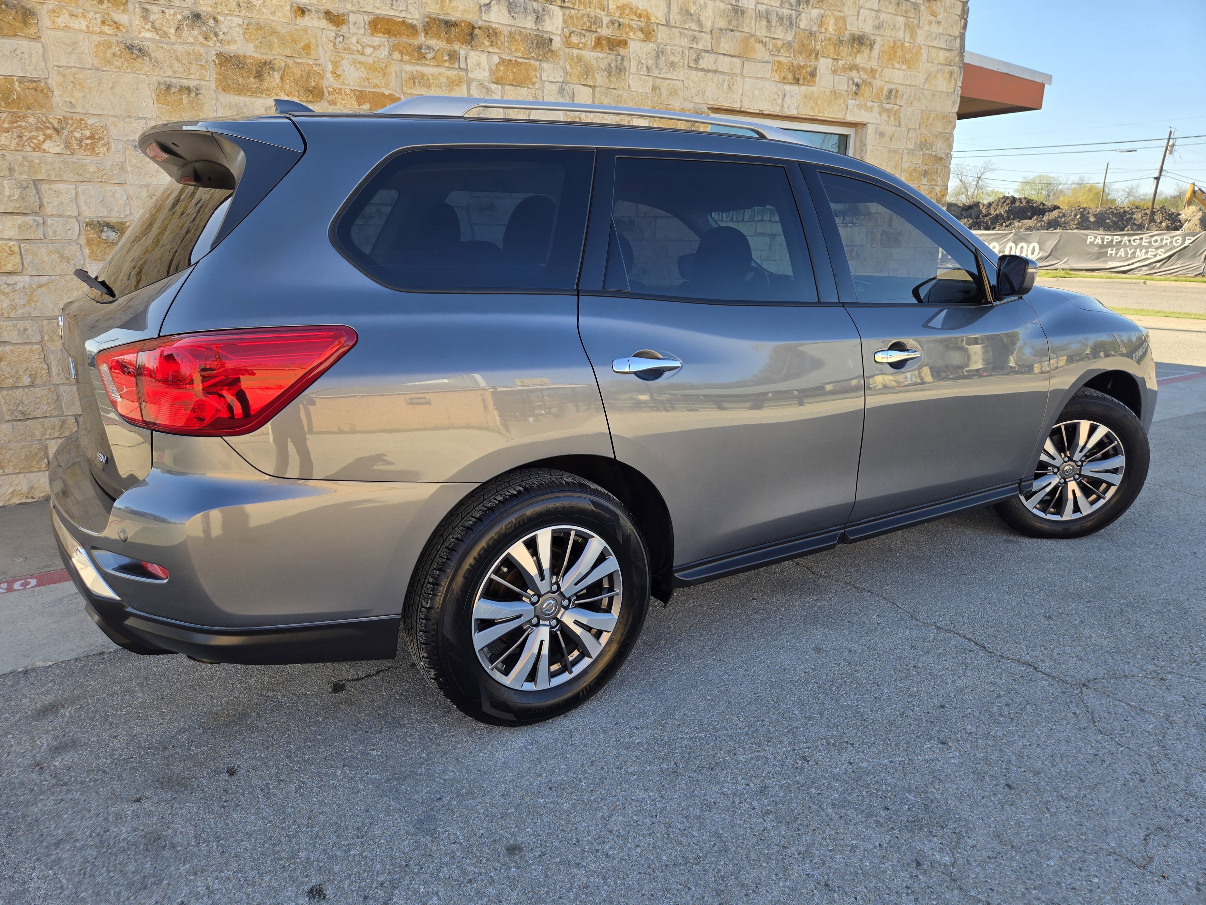 Used 2019 Nissan Pathfinder SV image 22