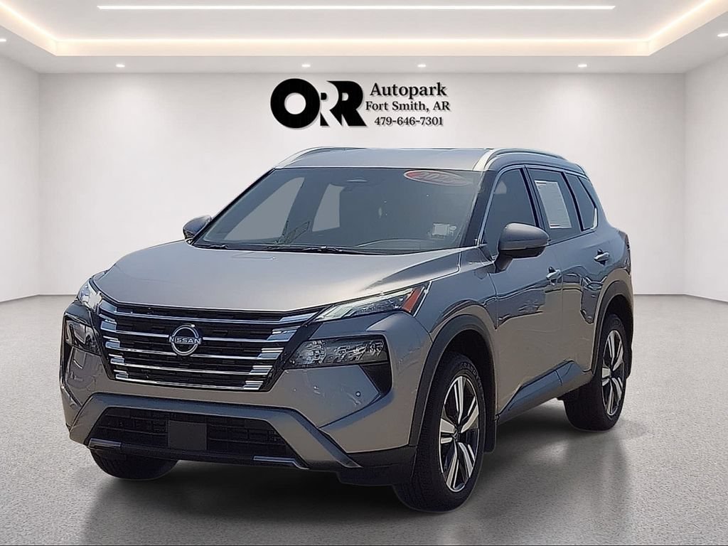 Used 2025 Nissan Rogue SL AWD/4WD image 2