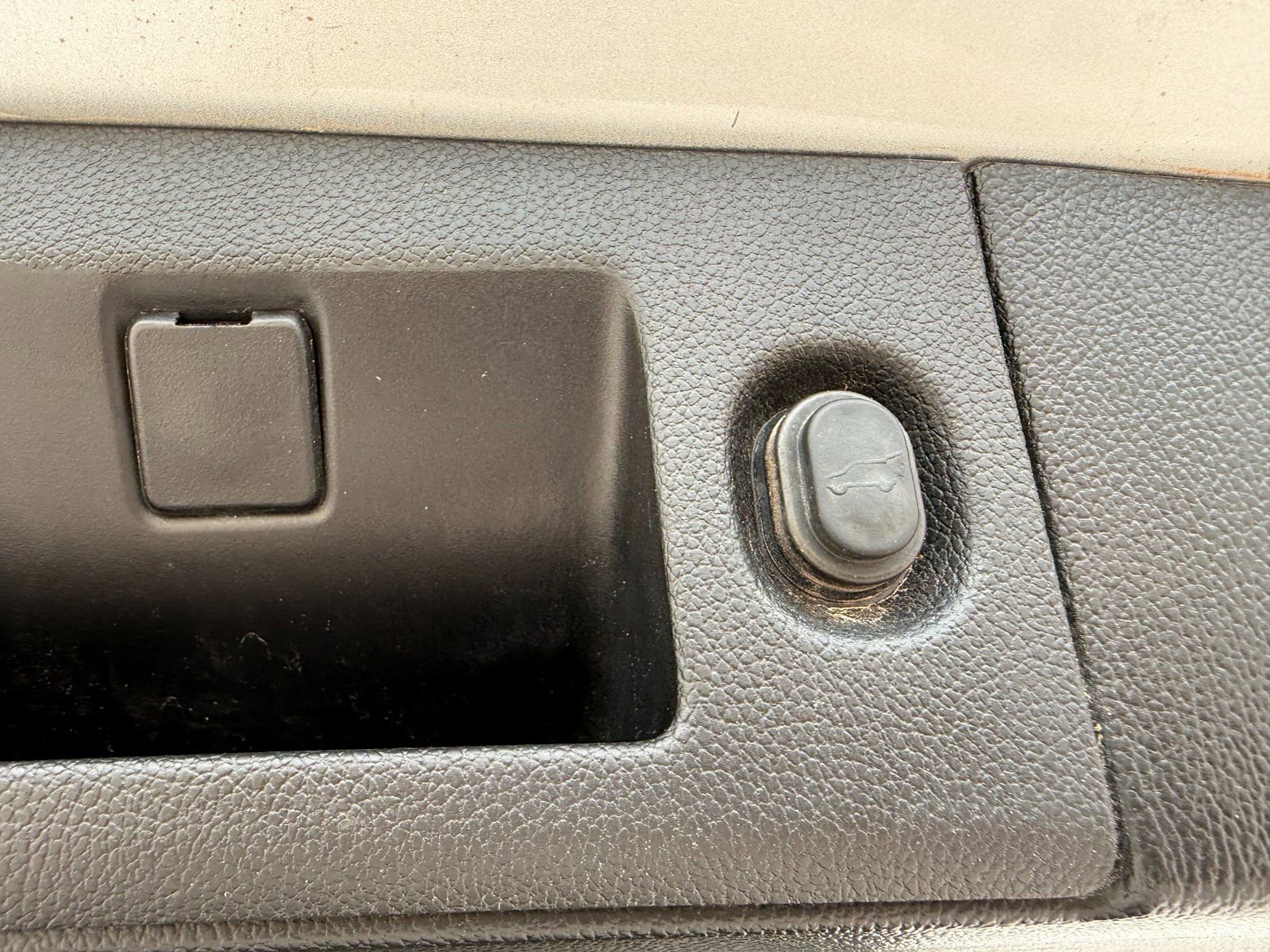 Used 2019 Chevrolet Suburban LT image 10