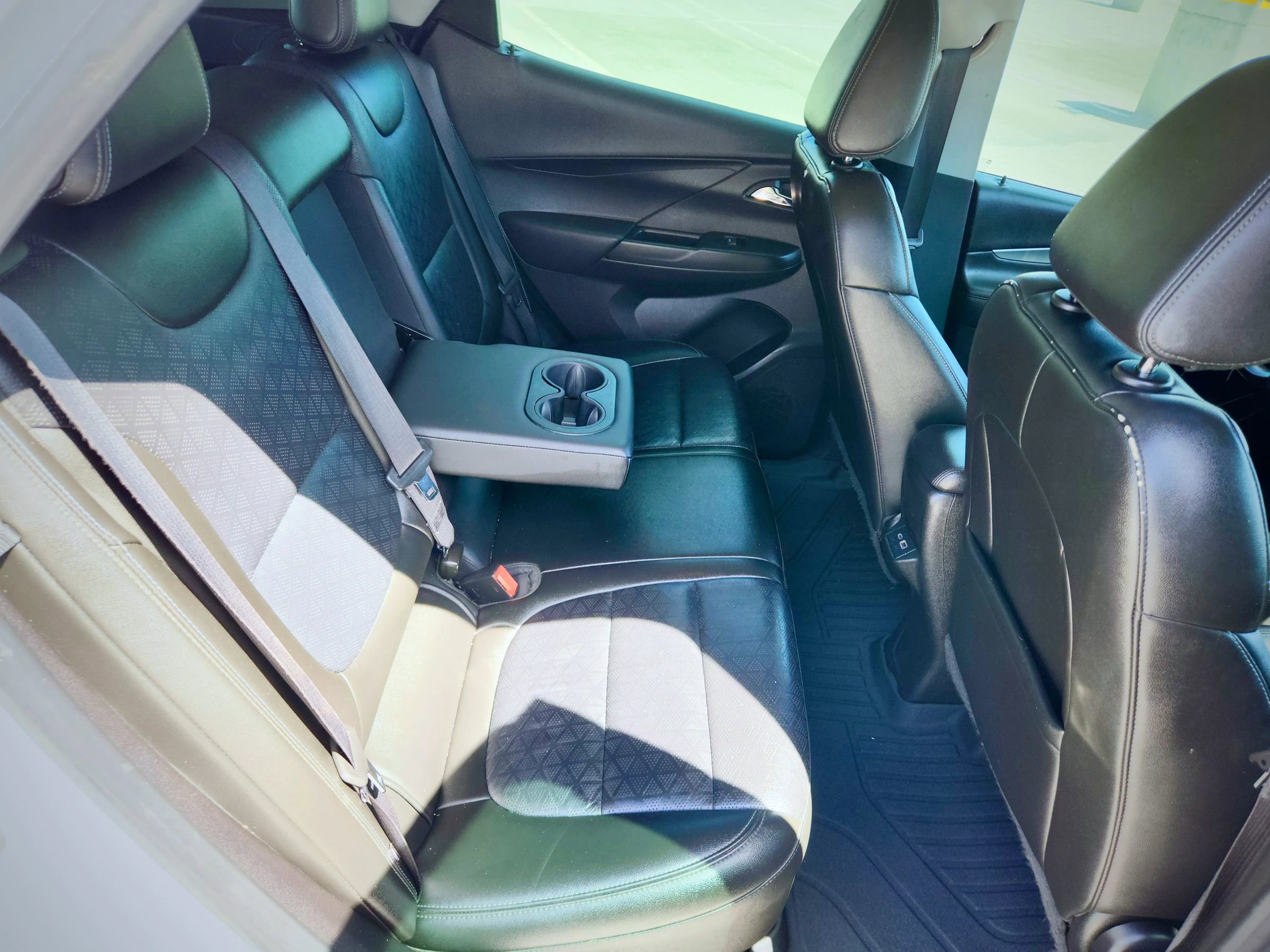 Used 2023 Chevrolet Bolt LT w/ Infotainment Package FWD image 28