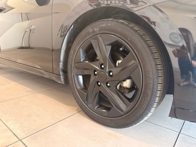 Used 2021 Hyundai Elantra Limited image 4