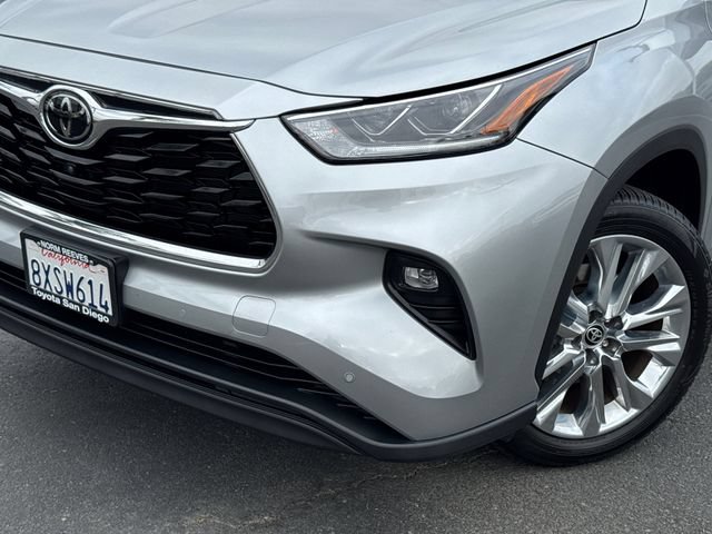 Certified 2021 Toyota Highlander Limited FWD image 3