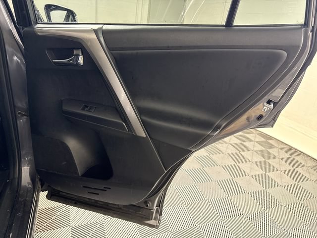 Used 2018 Toyota RAV4 XLE AWD/4WD image 14
