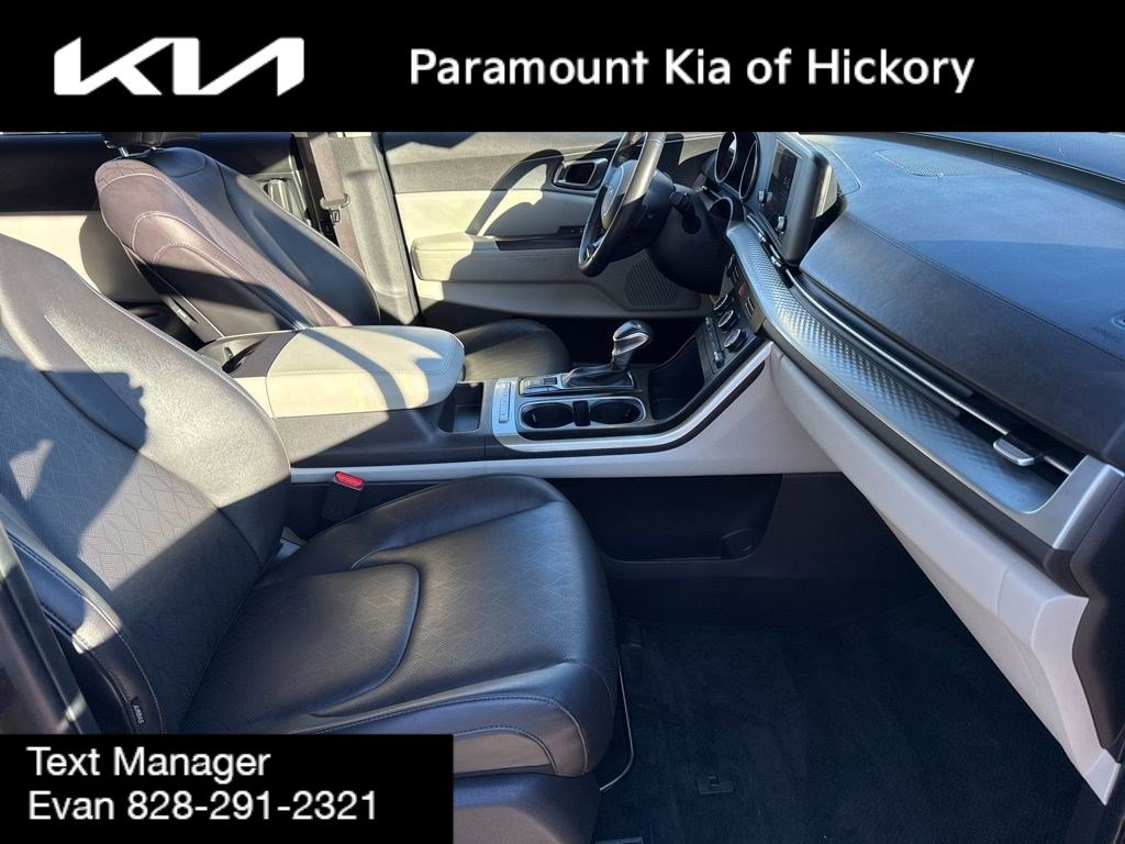Used 2023 Kia Carnival LX image 35