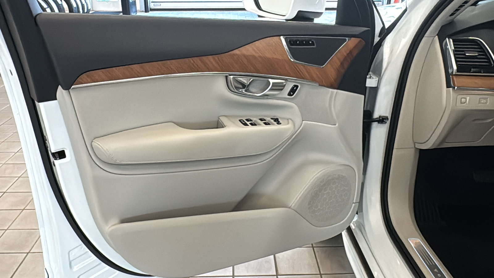 Used 2022 Volvo XC90 T6 Momentum w/ Advanced Package AWD/4WD image 21