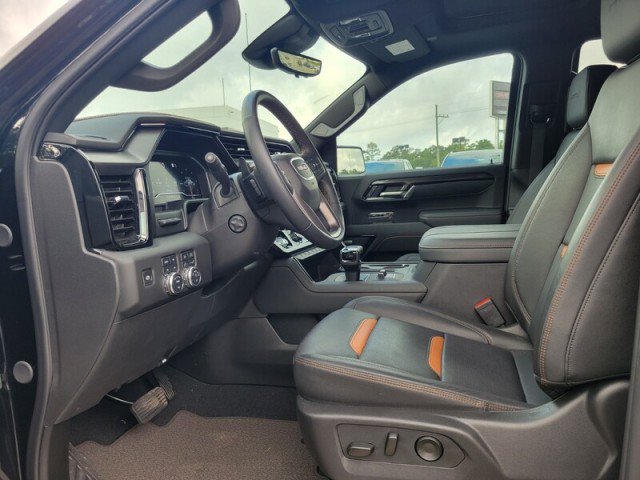 Used 2025 GMC Sierra 1500 AT4 w/ AT4 Premium Package AWD/4WD image 10