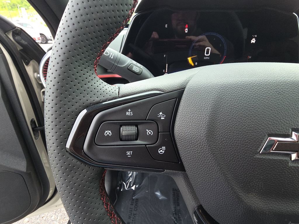 New 2026 Chevrolet Trax RS w/ Sunroof Package FWD image 18