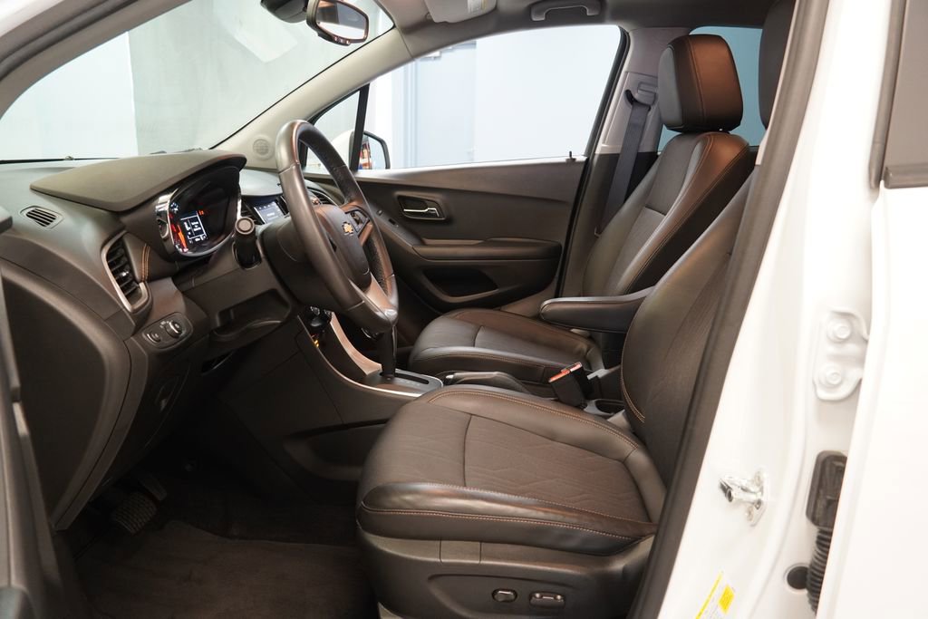 Used 2022 Chevrolet Trax LT w/ Sport Edition image 5