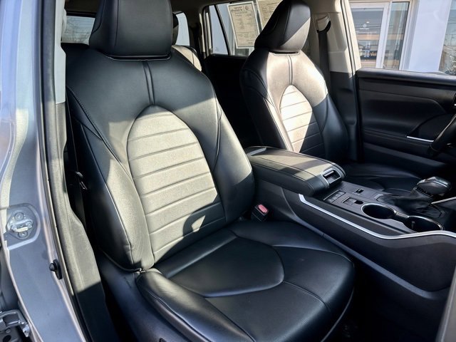 Used 2021 Toyota Highlander XLE image 24