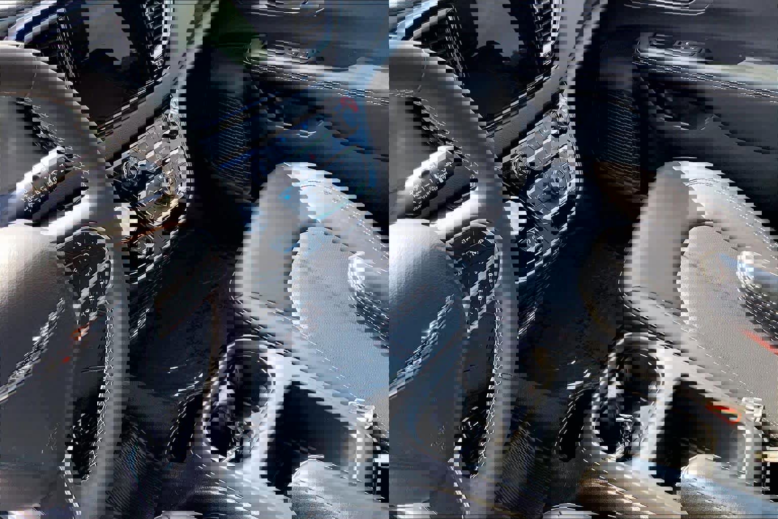 Used 2025 Chrysler Pacifica Select image 15