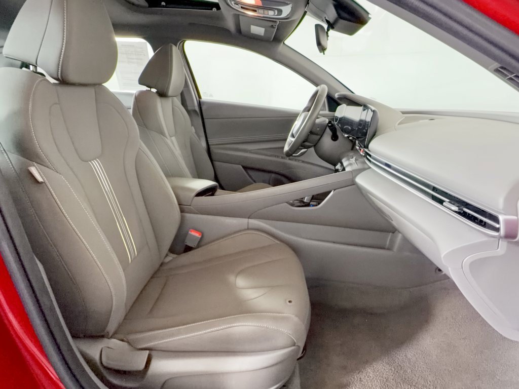 Used 2025 Hyundai Elantra SEL FWD image 30