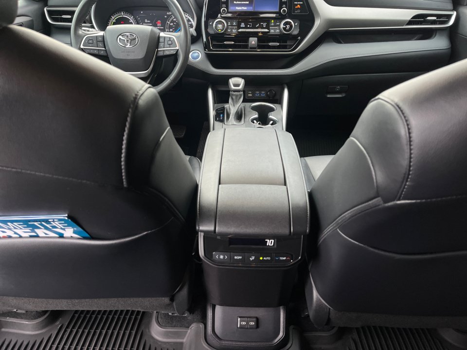 Used 2022 Toyota Highlander XLE AWD/4WD image 33