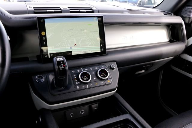 Used 2022 Land Rover Defender 90 X-Dynamic HSE image 16