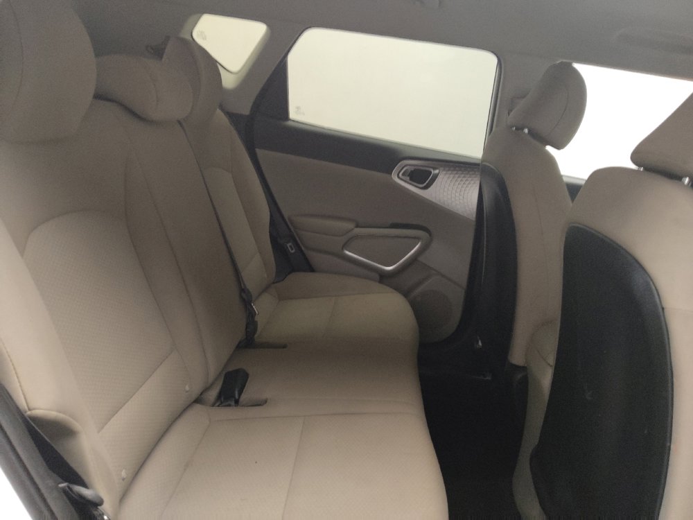 Used 2022 Kia Soul LX image 19