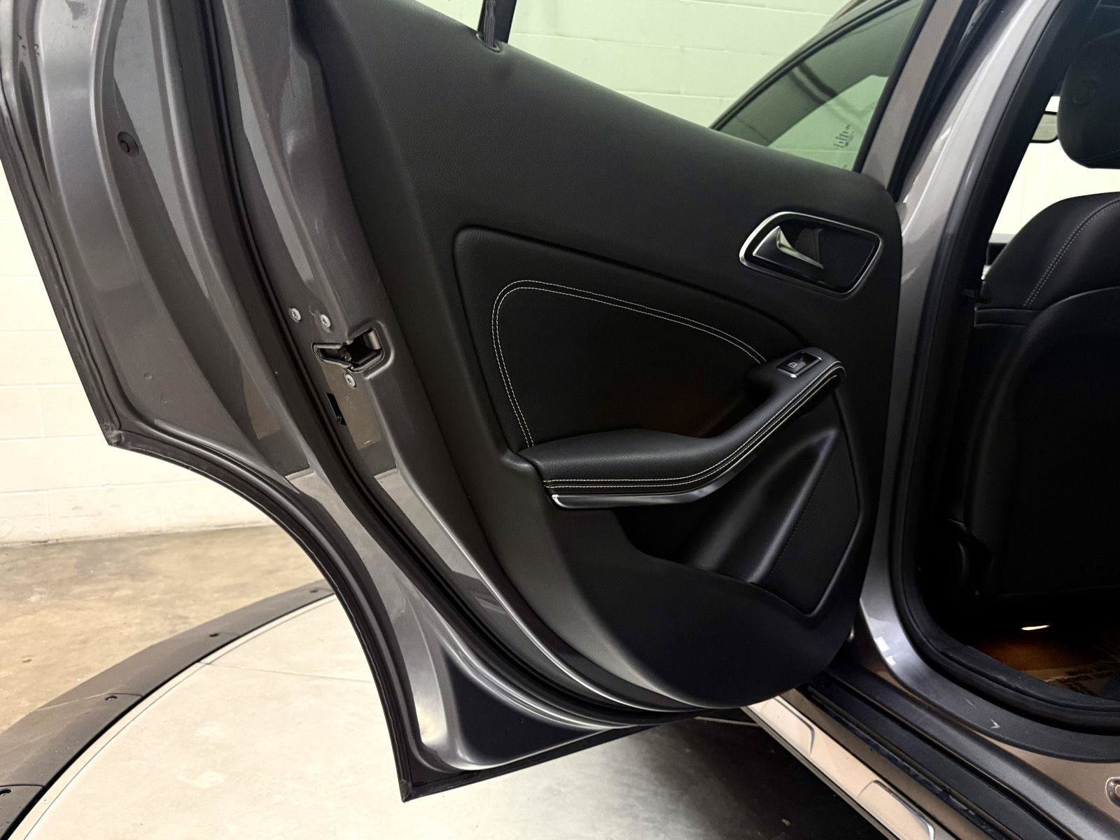 Used 2016 Mercedes-Benz GLA 250 image 17