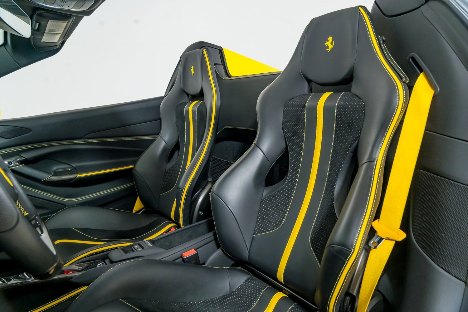 Used 2022 Ferrari F8 Tributo RWD image 34
