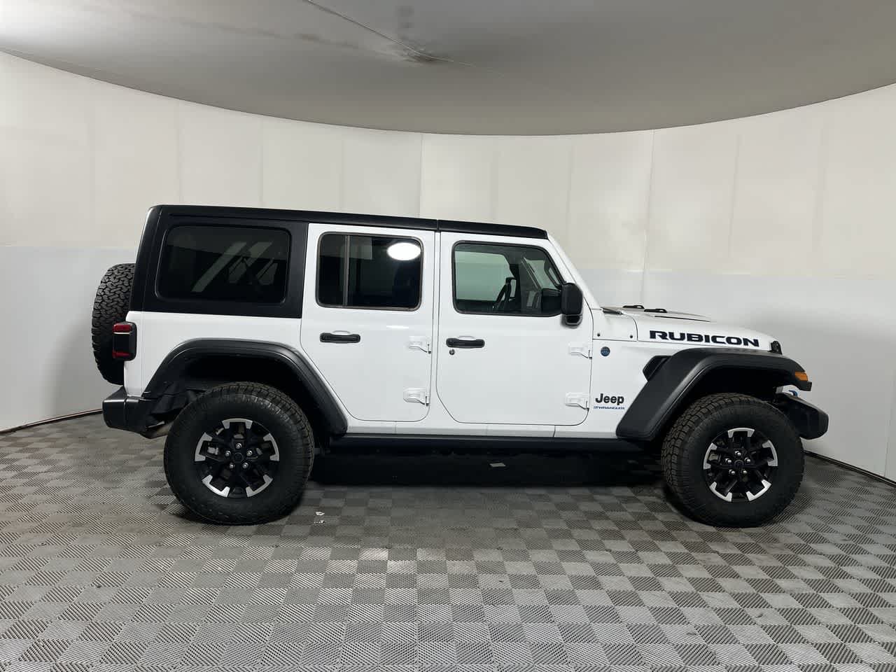 Used 2024 Jeep Wrangler Unlimited Rubicon 4xe AWD/4WD image 9