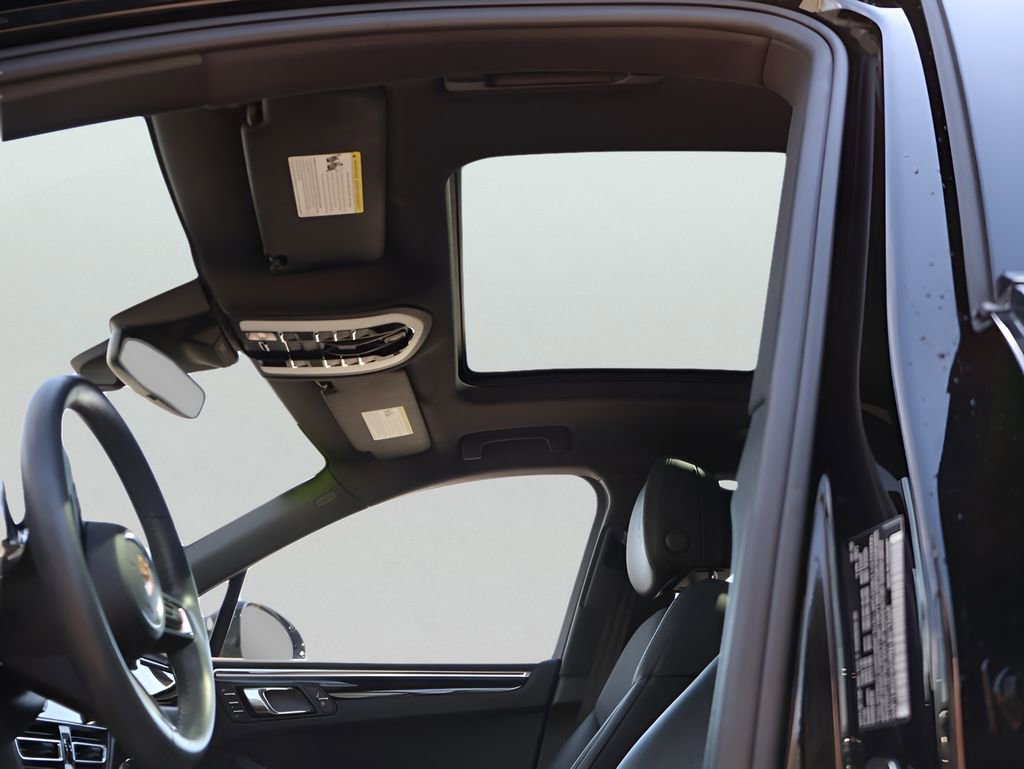 Used 2022 Porsche Macan S image 35
