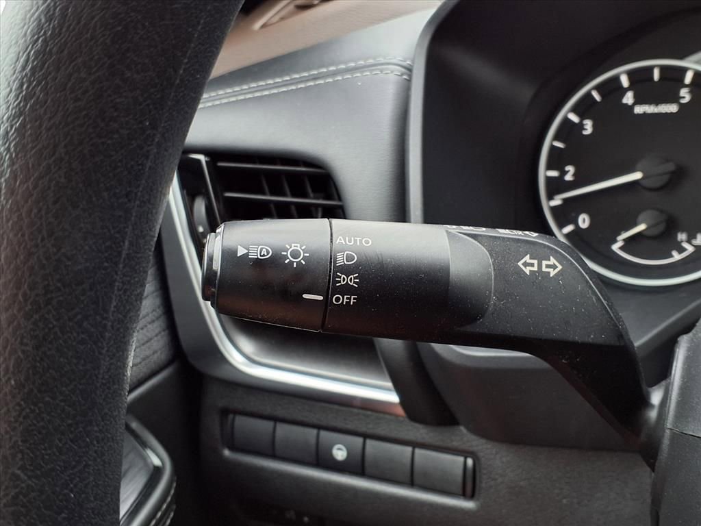 Used 2021 Nissan Rogue SV image 13