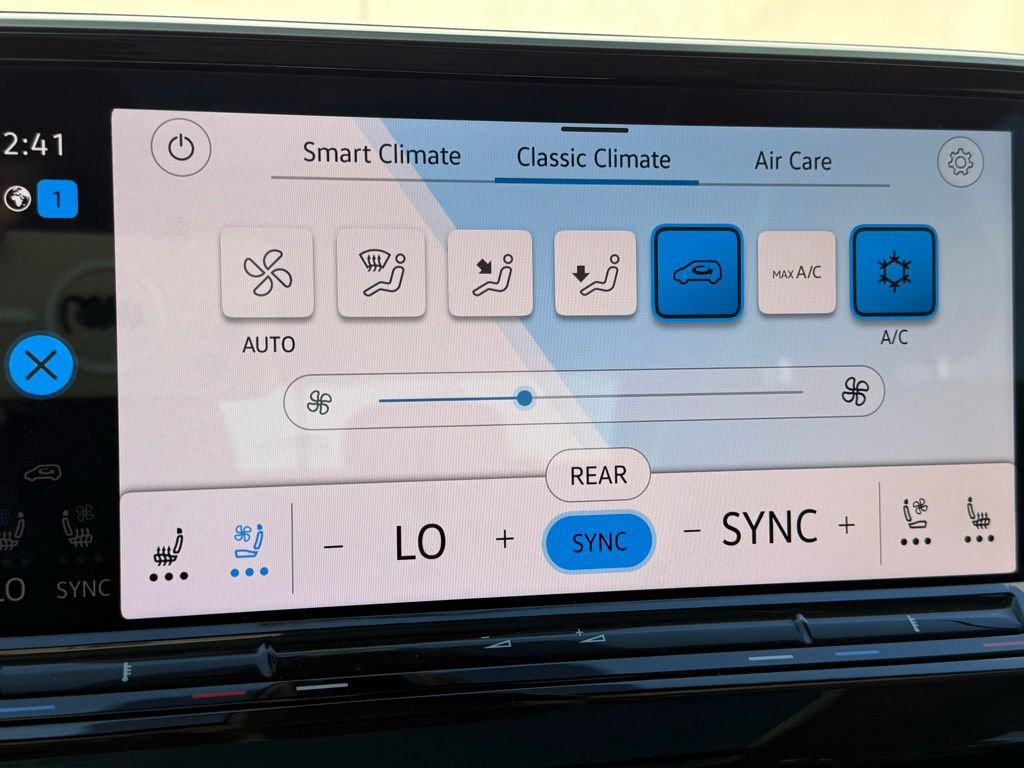 Certified 2025 Volkswagen Atlas SEL image 17