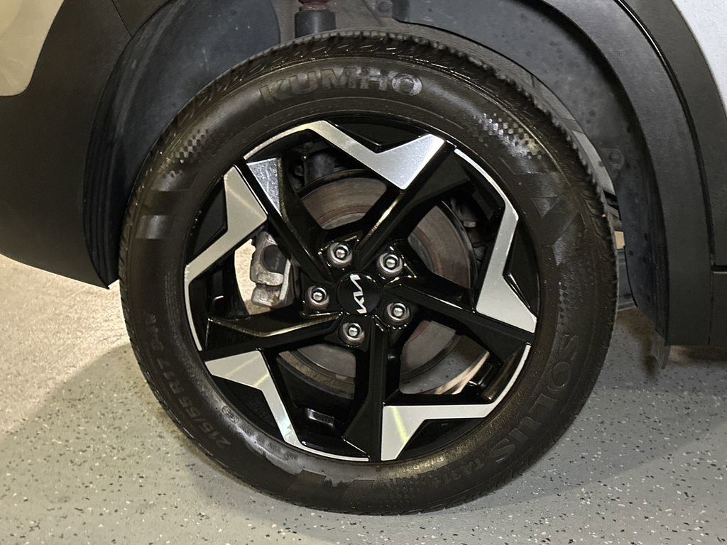 Certified 2025 Kia Seltos EX w/ EX Sunroof Package AWD/4WD image 8