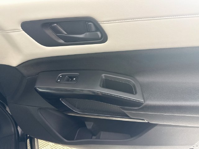 Used 2024 Nissan Pathfinder SV FWD image 30
