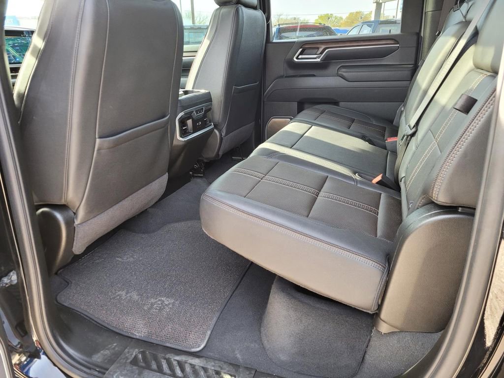 Used 2025 Chevrolet Silverado 2500 High Country w/ Midnight Edition AWD/4WD image 3