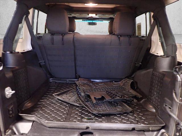 Used 2016 Jeep Wrangler Unlimited Rubicon w/ Connectivity Group image 8