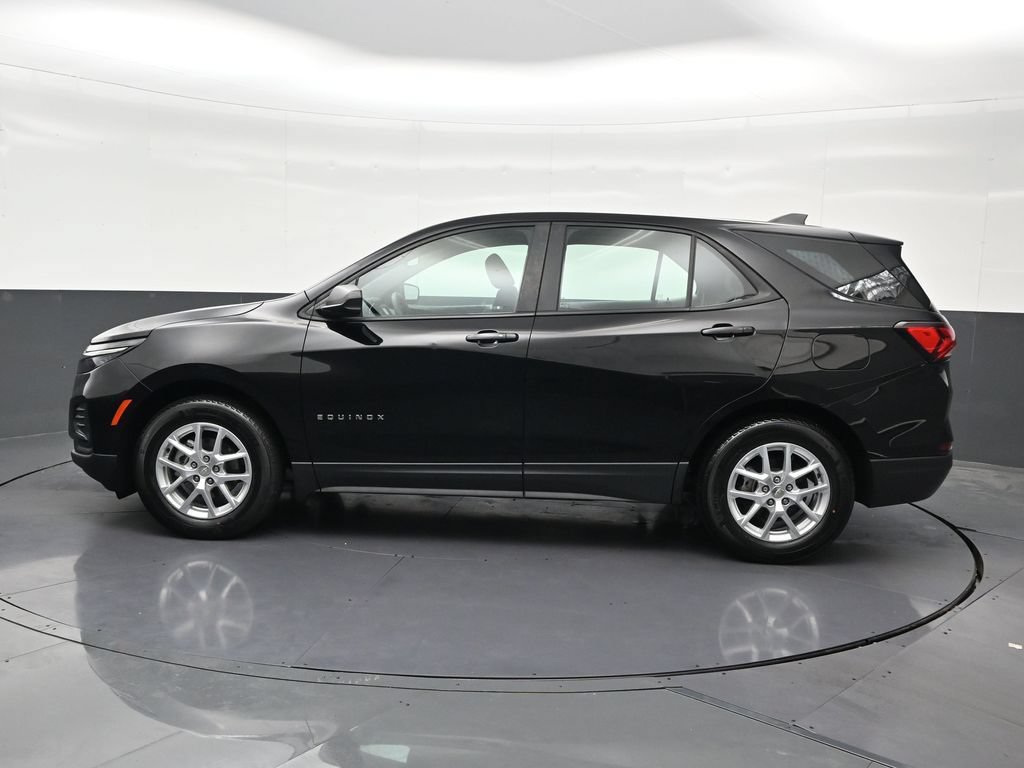 Used 2024 Chevrolet Equinox LS FWD image 2