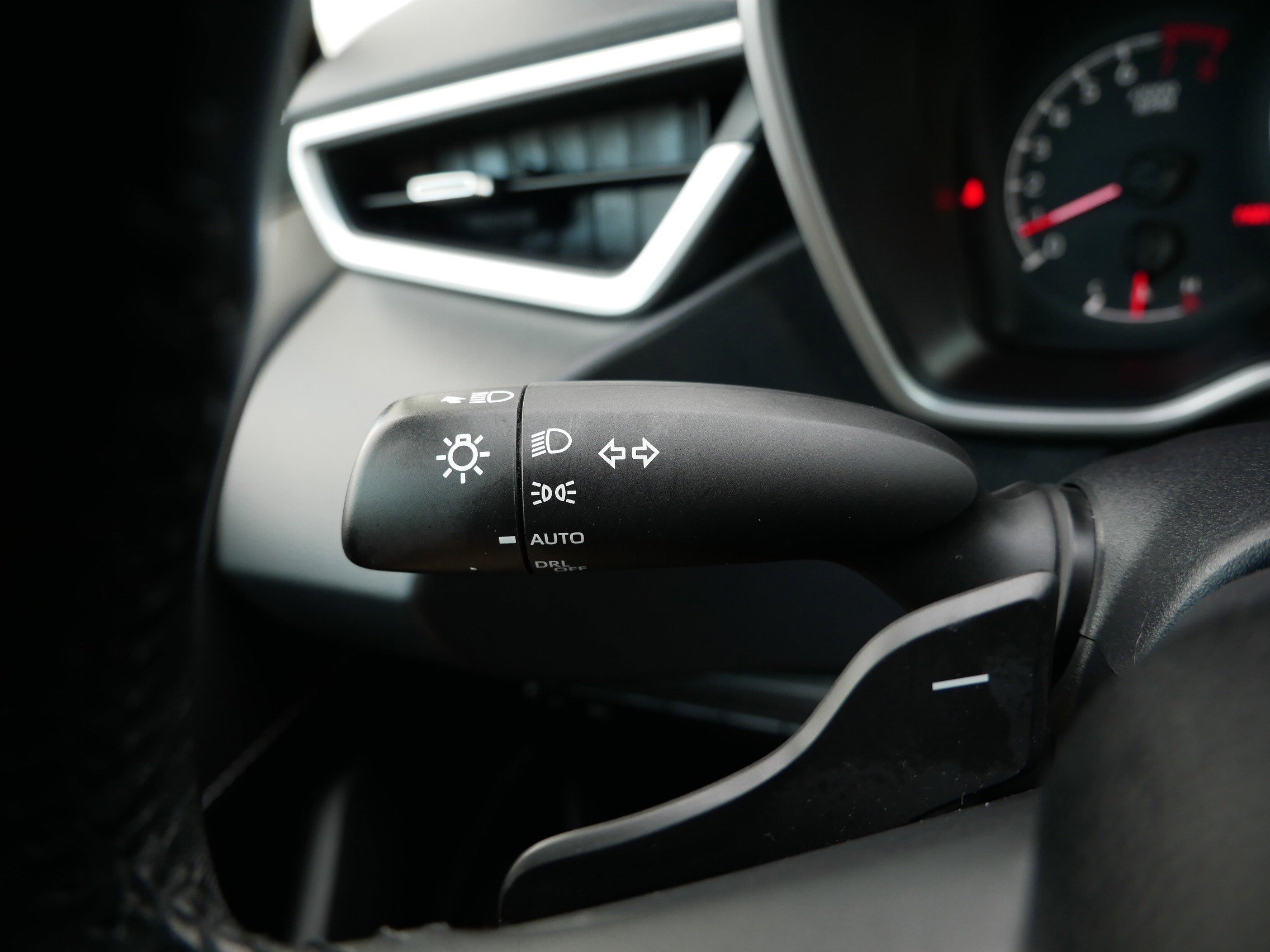 Used 2021 Toyota Corolla SE w/ Blackout Package (TMS) image 33