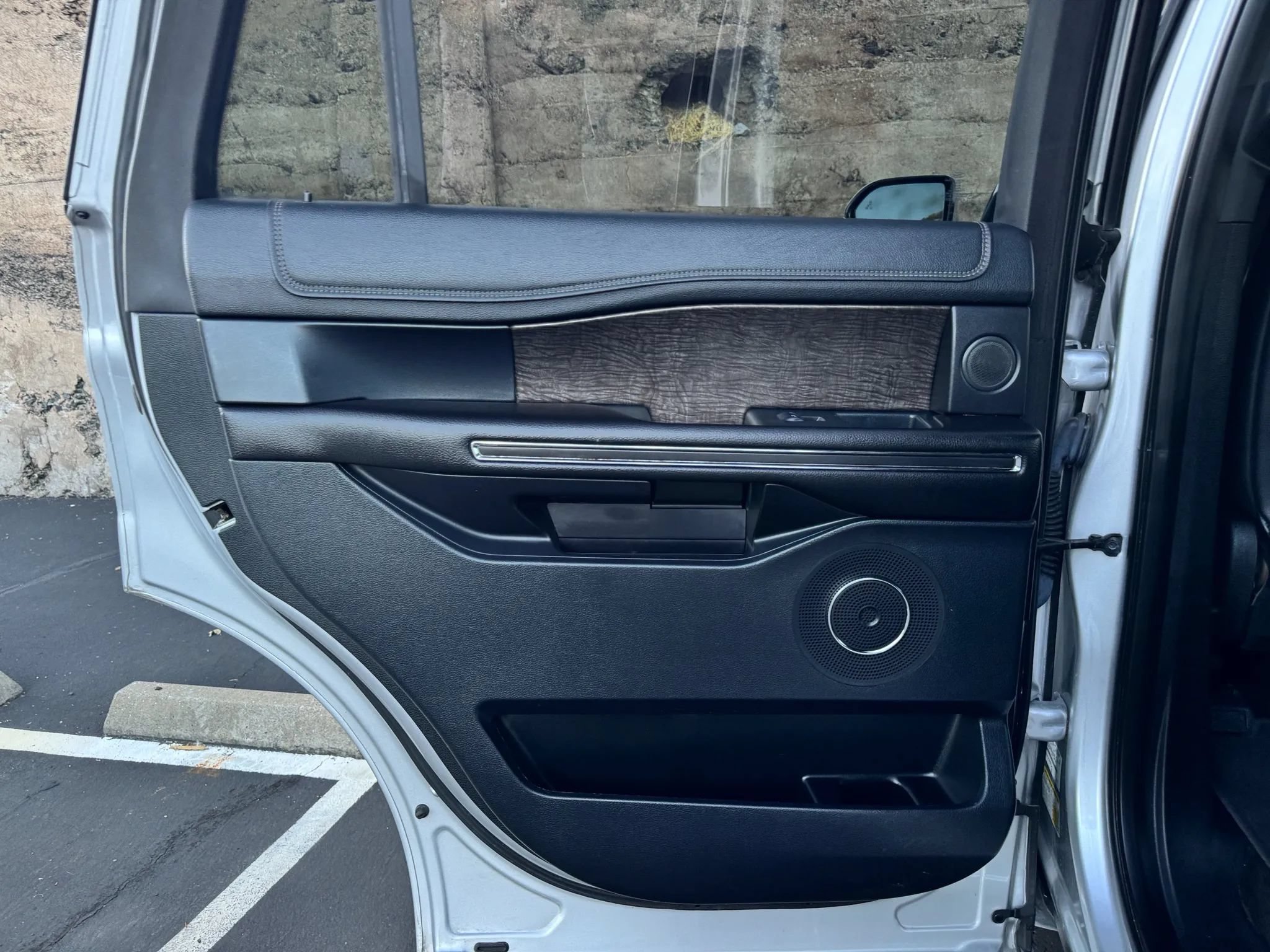 Used 2018 Ford Expedition Limited RWD image 23