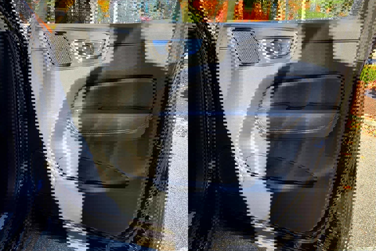 Certified 2023 Volvo XC60 T8 Plus w/ Climate Package image 22